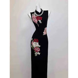 MQTIME  -  China Eldest Lady Wearing A Heavy-duty Embroidered National Style Dress with A Sense of Elegance