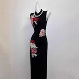 MQTIME  -  China Eldest Lady Wearing A Heavy-duty Embroidered National Style Dress with A Sense of Elegance