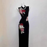 MQTIME  -  China Eldest Lady Wearing A Heavy-duty Embroidered National Style Dress with A Sense of Elegance