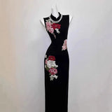 MQTIME  -  China Eldest Lady Wearing A Heavy-duty Embroidered National Style Dress with A Sense of Elegance