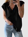 MQTIME  -    Ribbed V-Neck Sweater Vest
